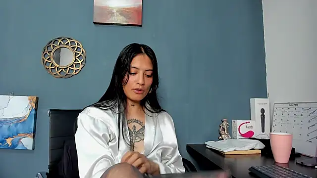 nia  white online show from 12.27.24