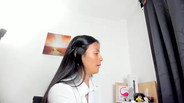 Snapshot of nia__white chatting on 02.20.26 nia white online show from 02.20.26