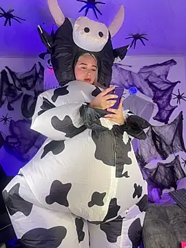 Irisweet  online show from 10.29.25