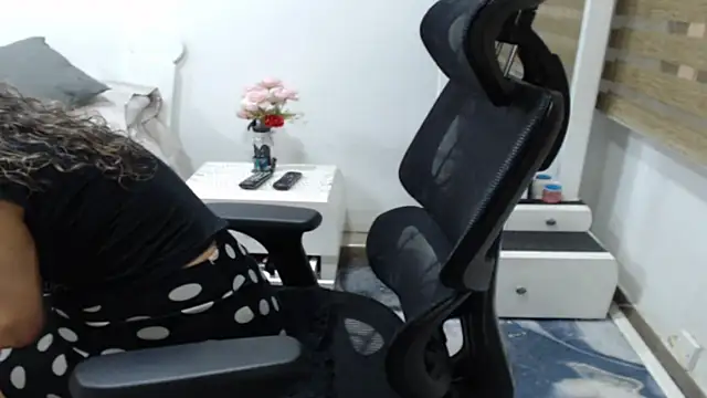 Snapshot of jesy_hot chatting on 06.09.26 jesy hot online show from 06.09.26