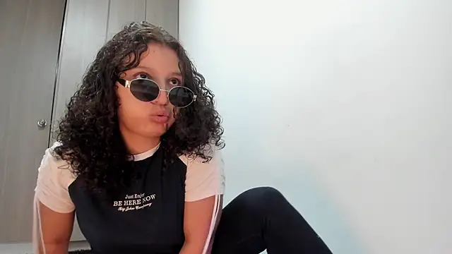 Snapshot of Cositarica_ chatting on 10.06.25 Cositarica online show from 10.06.25