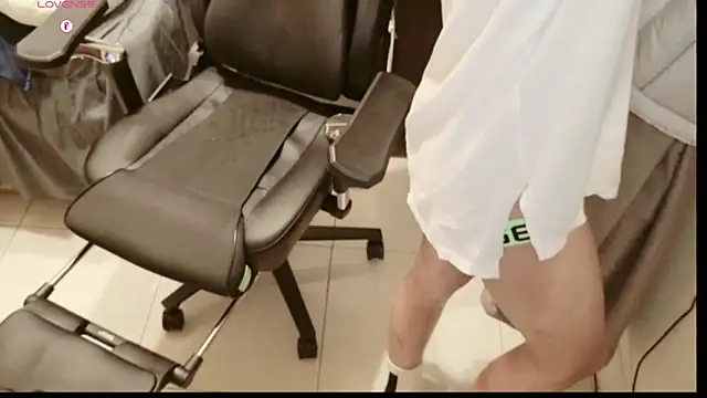 Snapshot of Canto-Dvng chatting on 11.13.25 Canto-Dvng online show from 11.13.25