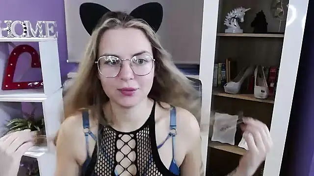 Zoey Erotic online show from 10.31.25