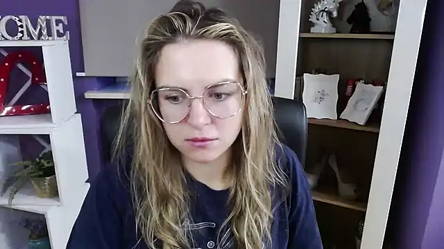 Zoey Erotic online show from 11.17.25