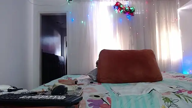 Snapshot of linapalacios chatting on 12.15.25 linapalacios online show from 12.15.25