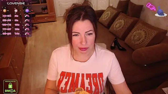 Snapshot of LauraClarck chatting on 02.10.25 LauraClarck online show from 02.10.25