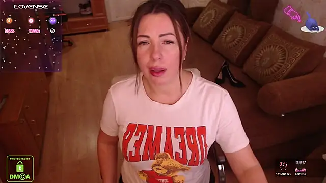 Snapshot of LauraClarck chatting on 02.10.25 LauraClarck online show from 02.10.25