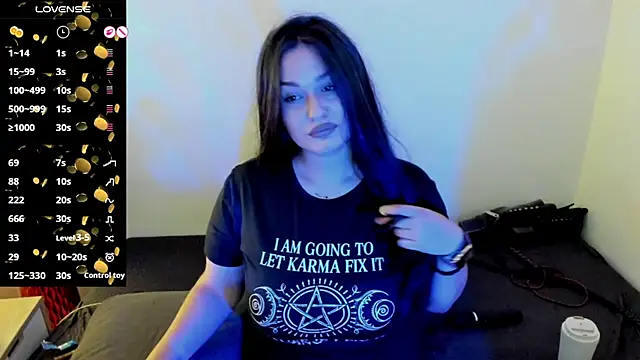 Snapshot of Laura_sinner chatting on 06.15.26 Laura sinner online show from 06.15.26