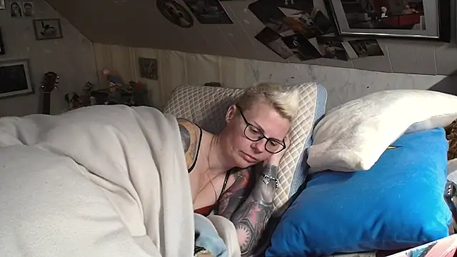 Snapshot of MaryG chatting on 12.04.24 MaryG online show from 12.04.24