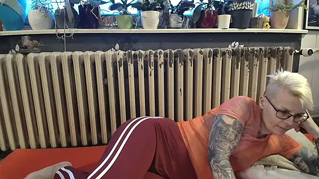 Snapshot of MaryG chatting on 01.04.25 MaryG online show from 01.04.25