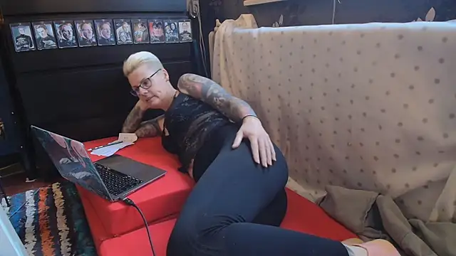 Snapshot of MaryG chatting on 01.16.25 MaryG online show from 01.16.25