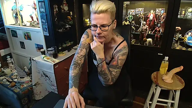 Snapshot of MaryG chatting on 01.16.25 MaryG online show from 01.16.25