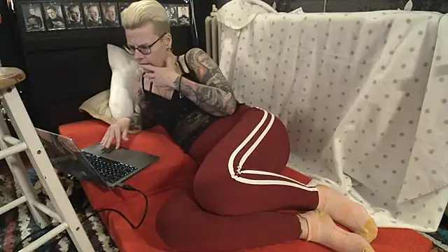 Snapshot of MaryG chatting on 01.20.25 MaryG online show from 01.20.25