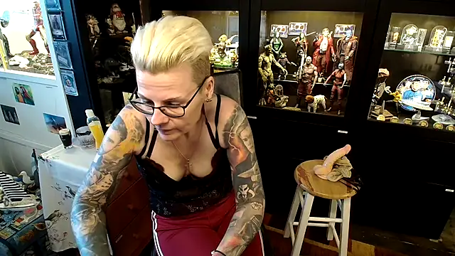 Snapshot of MaryG chatting on 01.21.25 MaryG online show from 01.21.25