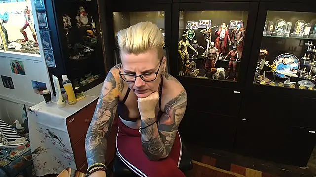 Snapshot of MaryG chatting on 01.22.25 MaryG online show from 01.22.25