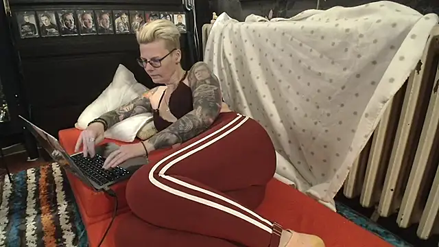 Snapshot of MaryG chatting on 01.22.25 MaryG online show from 01.22.25