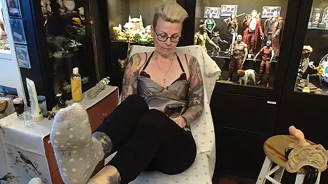 Snapshot of MaryG chatting on 01.26.25 MaryG online show from 01.26.25