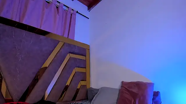 Snapshot of GiselReyes chatting on 01.21.25 GiselReyes online show from 01.21.25