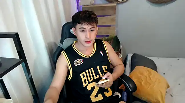 Snapshot of princeJayX chatting on 12.08.24 princeJayX online show from 12.08.24