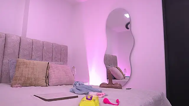 Snapshot of violeta_aroca chatting on 01.08.26 violeta aroca online show from 01.08.26