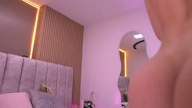 Snapshot of violeta_aroca chatting on 02.21.26 violeta aroca online show from 02.21.26