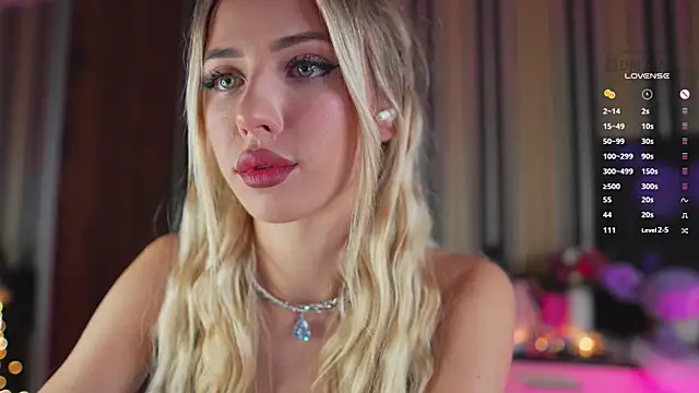 Snapshot of misstics_ chatting on 12.11.24 misstics online show from 12.11.24