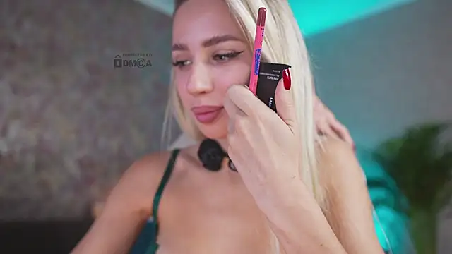 Snapshot of misstics_ chatting on 10.25.25 misstics online show from 10.25.25