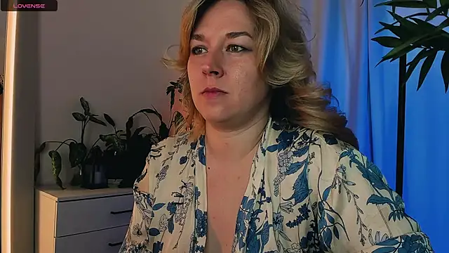 Snapshot of 5_in_one chatting on 06.12.26 5 in one online show from 06.12.26