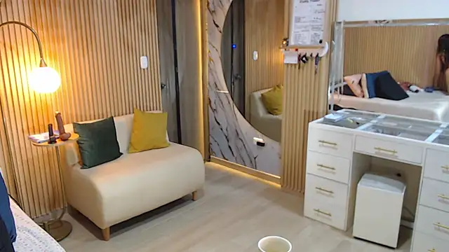 deepieredandwett online show from 10.04.25