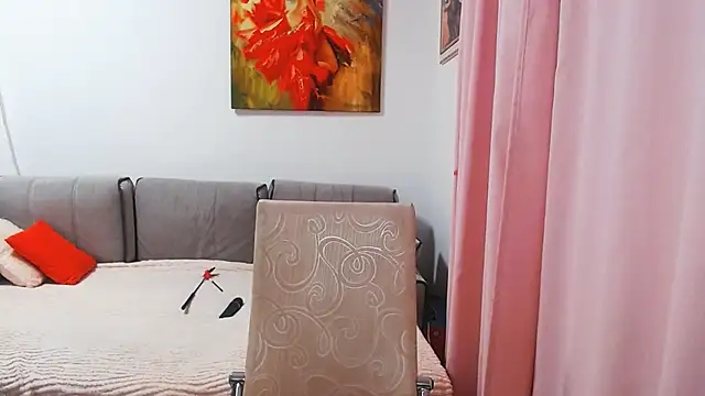 Snapshot of Magic_Blondie chatting on 12.05.25 Magic Blondie online show from 12.05.25