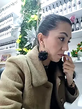 Snapshot of LunaZambrano chatting on 02.15.25 LunaZambrano online show from 02.15.25