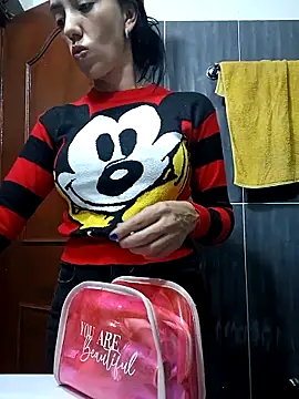 Snapshot of LunaZambrano chatting on 02.24.25 LunaZambrano online show from 02.24.25