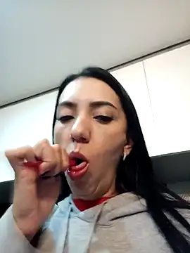 Snapshot of LunaZambrano chatting on 02.25.25 LunaZambrano online show from 02.25.25