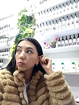 Snapshot of LunaZambrano chatting on 03.05.25 LunaZambrano online show from 03.05.25