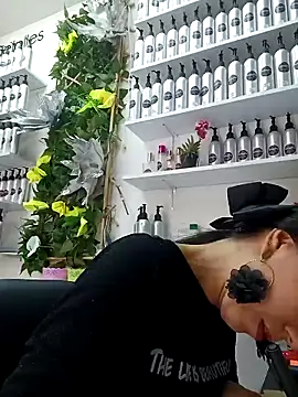 Snapshot of LunaZambrano chatting on 03.06.25 LunaZambrano online show from 03.06.25