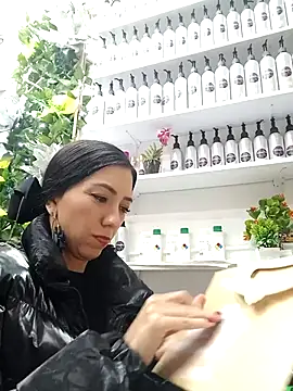 Snapshot of LunaZambrano chatting on 03.06.25 LunaZambrano online show from 03.06.25