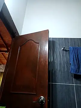 Snapshot of LunaZambrano chatting on 09.24.25 LunaZambrano online show from 09.24.25