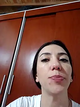 Snapshot of LunaZambrano chatting on 10.10.25 LunaZambrano online show from 10.10.25