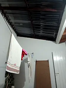 Snapshot of LunaZambrano chatting on 10.14.25 LunaZambrano online show from 10.14.25