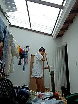 Snapshot of LunaZambrano chatting on 10.17.25 LunaZambrano online show from 10.17.25