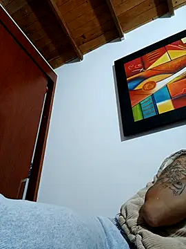 Snapshot of LunaZambrano chatting on 10.22.25 LunaZambrano online show from 10.22.25