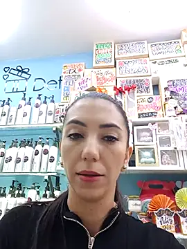 Snapshot of LunaZambrano chatting on 10.24.25 LunaZambrano online show from 10.24.25