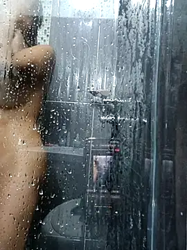 Snapshot of LunaZambrano chatting on 10.25.25 LunaZambrano online show from 10.25.25