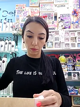 Snapshot of LunaZambrano chatting on 10.28.25 LunaZambrano online show from 10.28.25