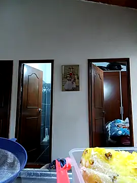 Snapshot of LunaZambrano chatting on 10.30.25 LunaZambrano online show from 10.30.25