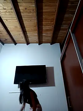 Snapshot of LunaZambrano chatting on 11.04.25 LunaZambrano online show from 11.04.25