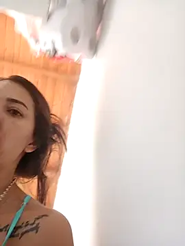 Snapshot of LunaZambrano chatting on 11.17.25 LunaZambrano online show from 11.17.25