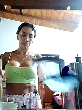 Snapshot of LunaZambrano chatting on 11.19.25 LunaZambrano online show from 11.19.25