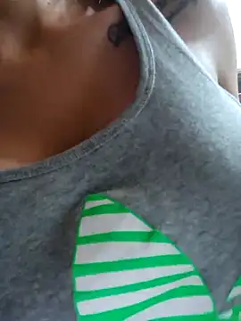 Snapshot of LunaZambrano chatting on 11.20.25 LunaZambrano online show from 11.20.25