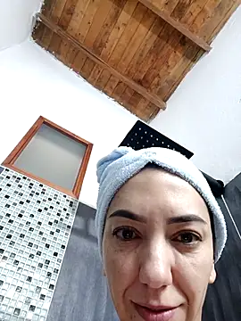 Snapshot of LunaZambrano chatting on 11.27.25 LunaZambrano online show from 11.27.25